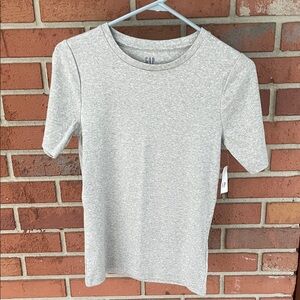 NEW gap modern Tshirt